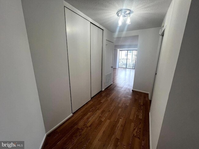 Foto del edificio - 1600 N Oak St