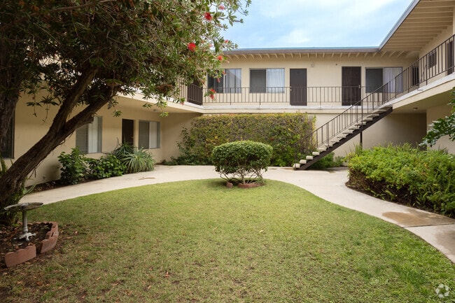 Building Photo - Crestwood Apartments