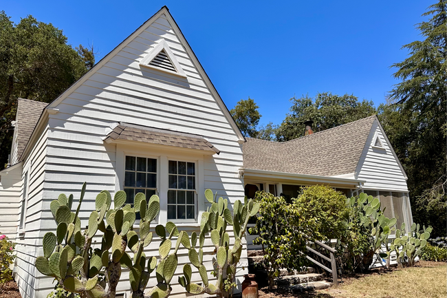 Foto del edificio - 2499 Madrona Ave