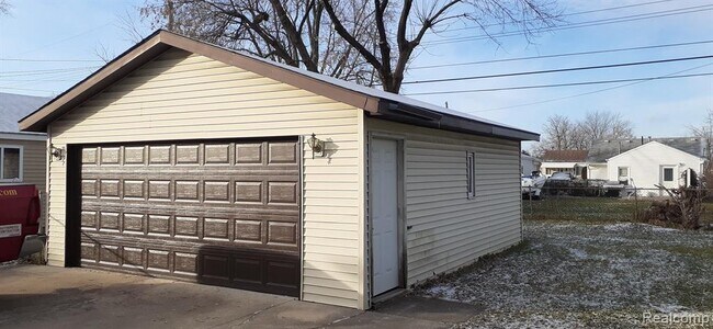 Building Photo - 30791 Alger St
