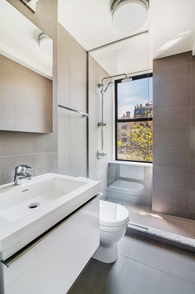 Foto del edificio - 303 E 21st St