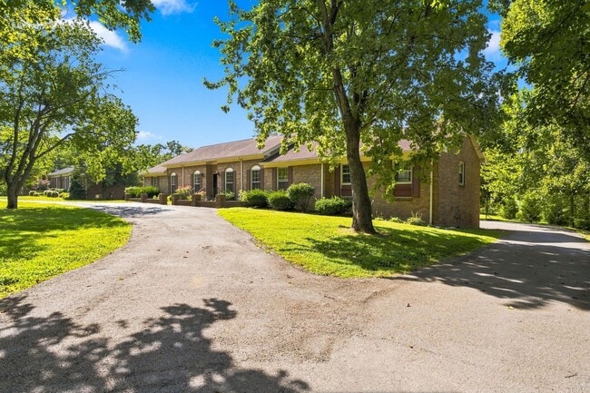 Photo - 1713 Pinetree Lane House