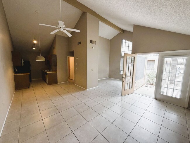 Photo - 1 bed Plus DEN/OFFICE w/closet (may be used for 2nd bedroom) 1 bath! House