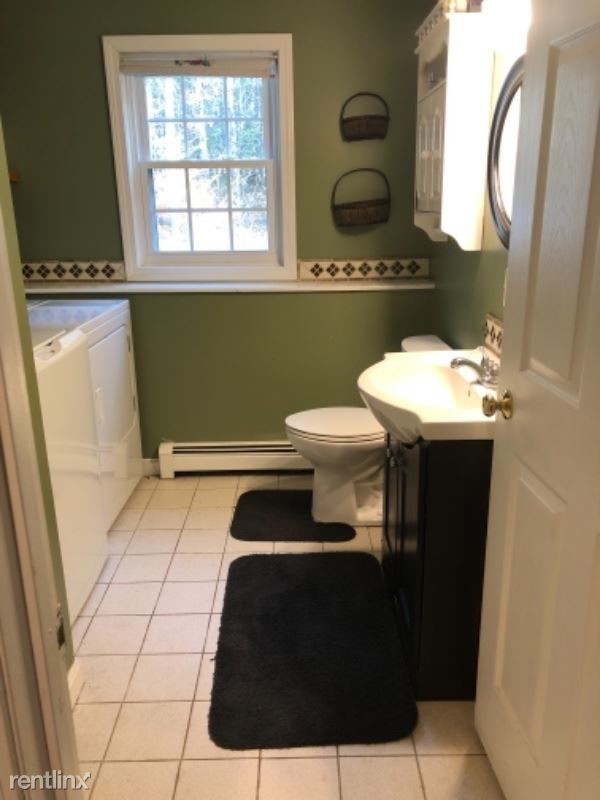 Building Photo - 1 br, 1 bath Apartment - 14 Huckins Dr