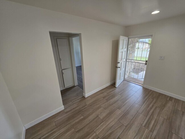 Foto del edificio - 12671 Hazel Ave