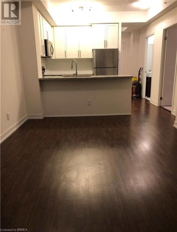 Building Photo - 840 Queens Plate Dr