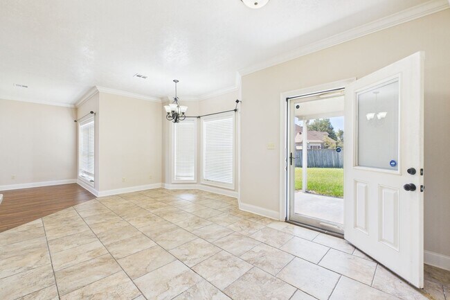 Foto del edificio - 3 Bedroom, 2 Bathroom House is Available Now!