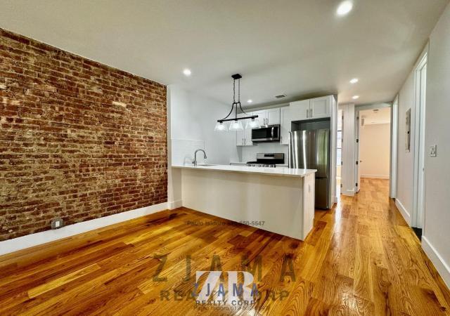 Foto del edificio - 3 bedroom in Brooklyn NY 11210