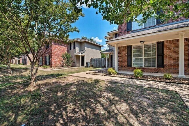 Building Photo - 1225 Oney Hervey Dr