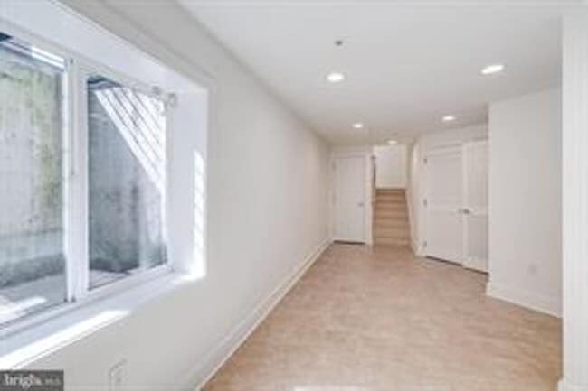 Building Photo - Northern Liberties Townhome with Parking
