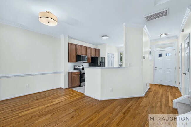 Building Photo - 513 Village Loop Dr