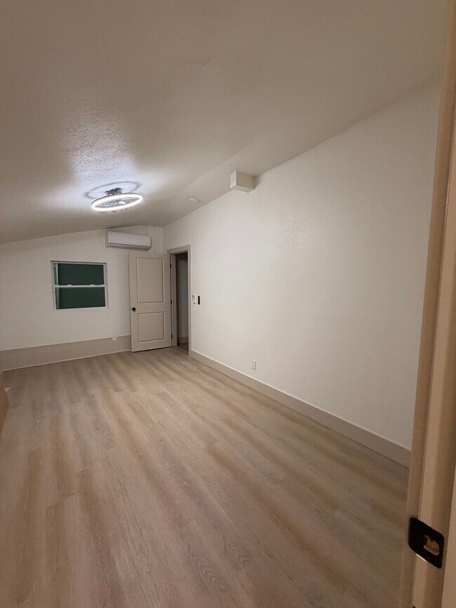 Foto del edificio - 1204 E Hamilton Ave