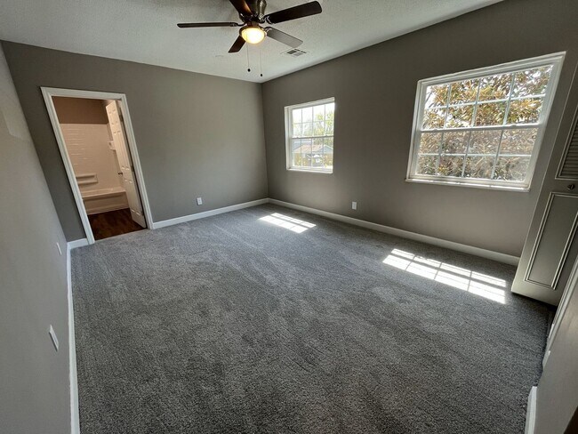 Foto del edificio - 4909 Sunnyside Ct