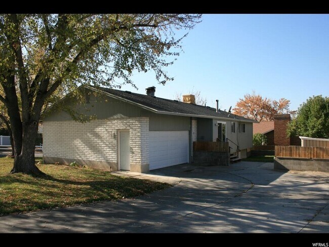 Foto del edificio - 1125 E Fallbrook Way