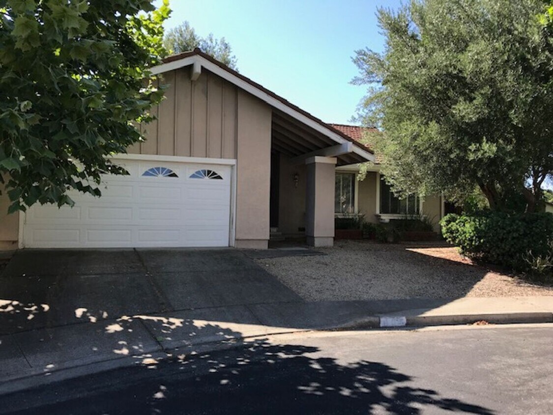 Foto principal - Single level 3 bedroom home in Northgate c...
