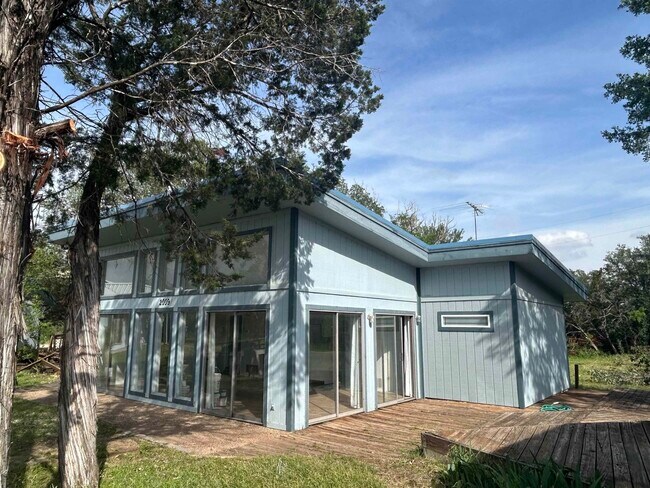 Building Photo - 2009 King Rd