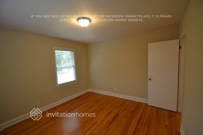 Building Photo - 1142 Eastview Dr