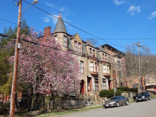 Building Photo - 93 12th St