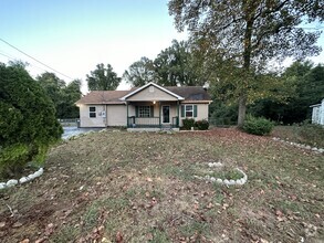 Building Photo - 735 E Henderson Dr