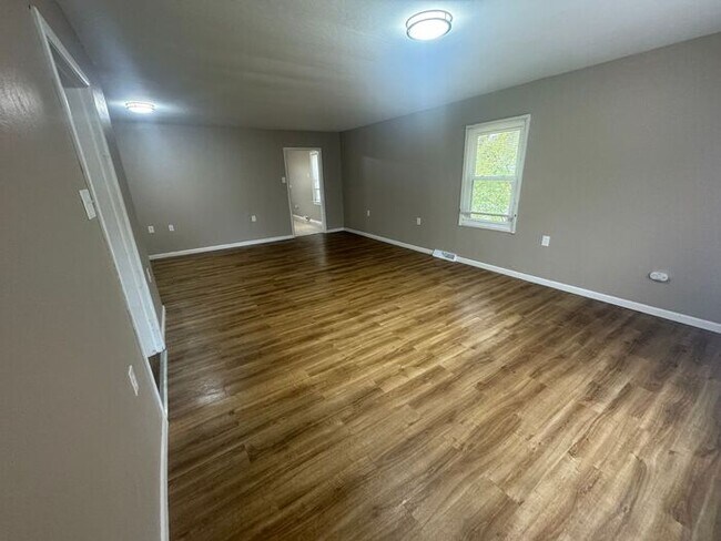 Foto del edificio - 4 Bed/2 Bath Ranch