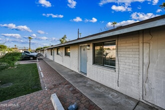 Building Photo - 1744 W Glendale Ave