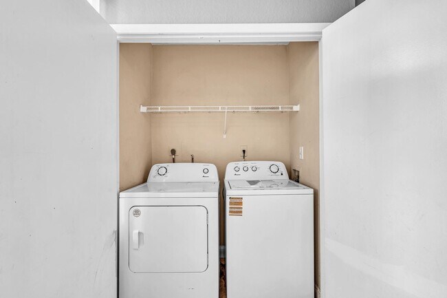 Foto del edificio - 2820 N Oakland Forest Dr
