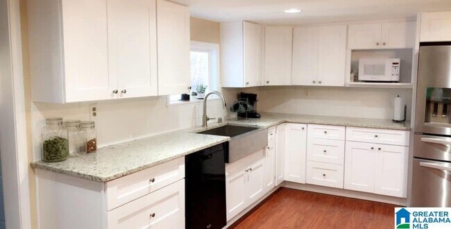 Foto del edificio - 12839 Davis Creek Rd