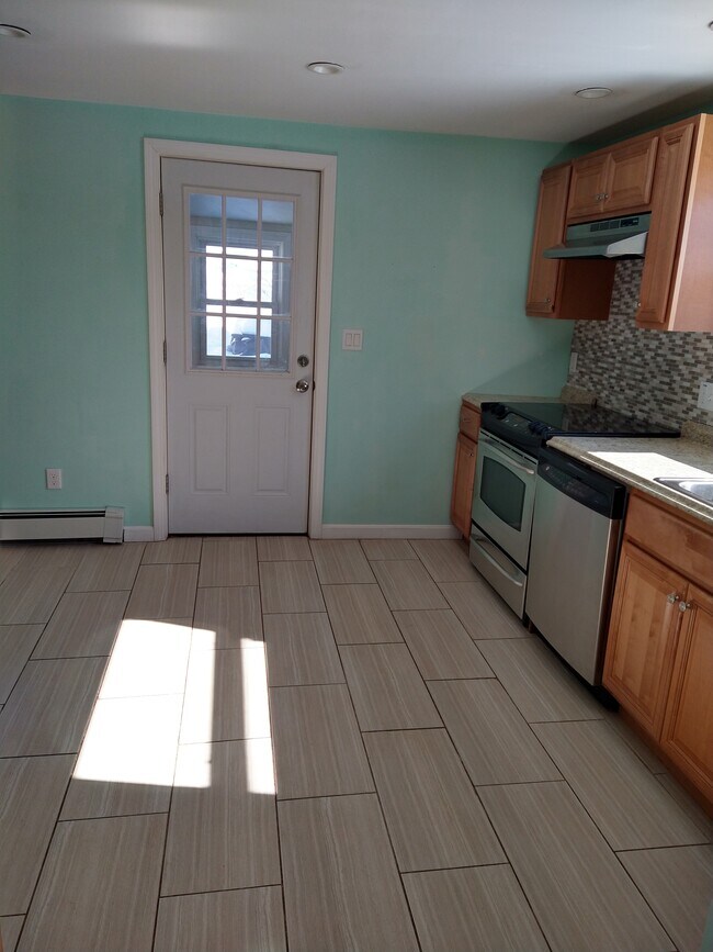 Kitchen - 13 Castle Rock Rd