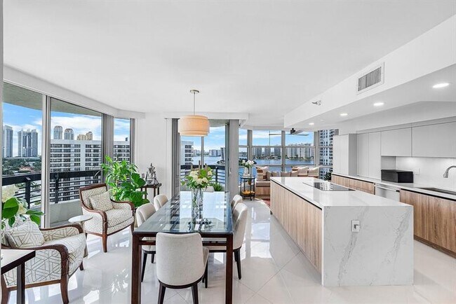Foto del edificio - 3500 Mystic Pointe Dr
