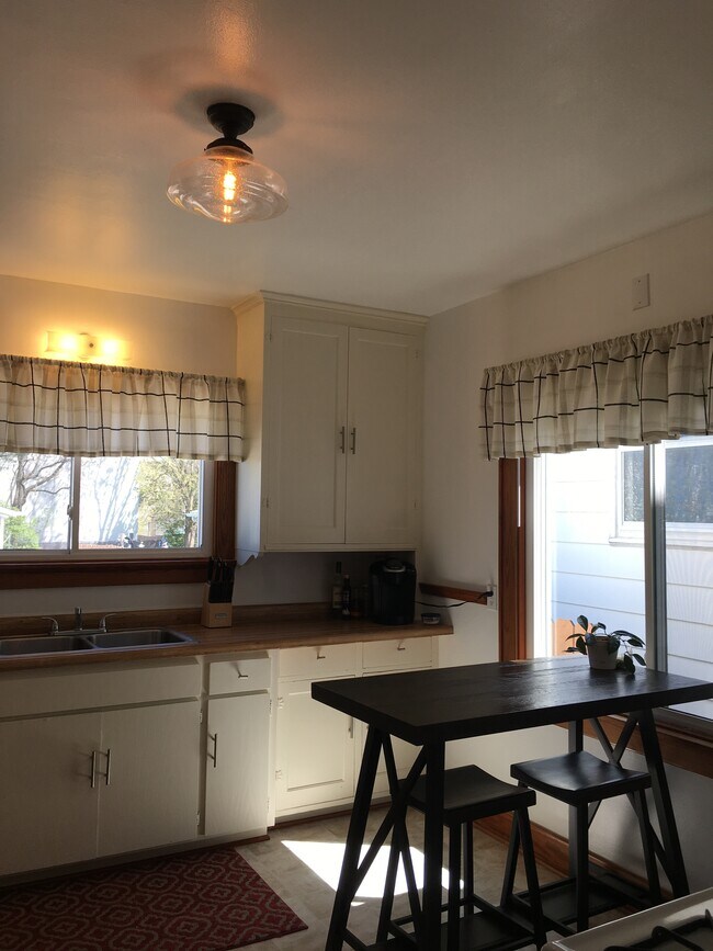 Eat in kitchen - 1932 S 89th St