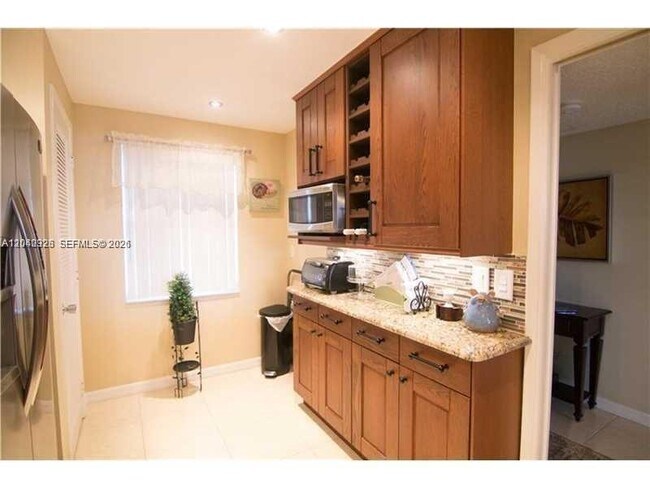 Foto del edificio - 4030 W Palm Aire Dr