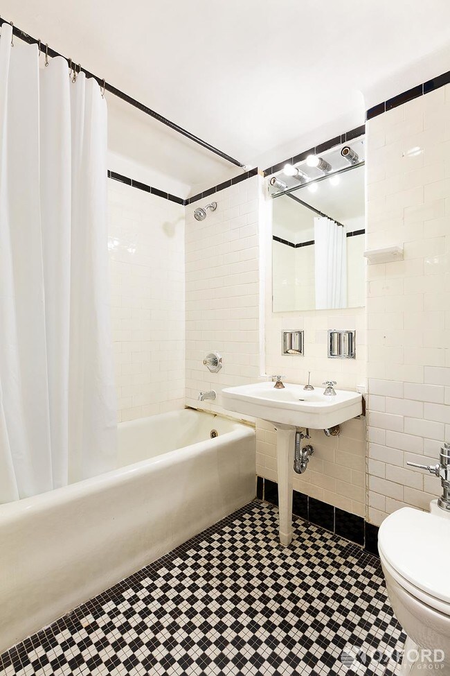 Building Photo - 410 West 24th Street