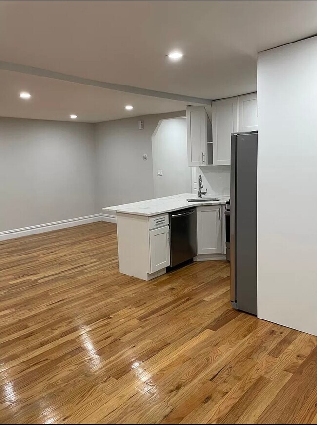 Foto del edificio - 1274 E 56th St