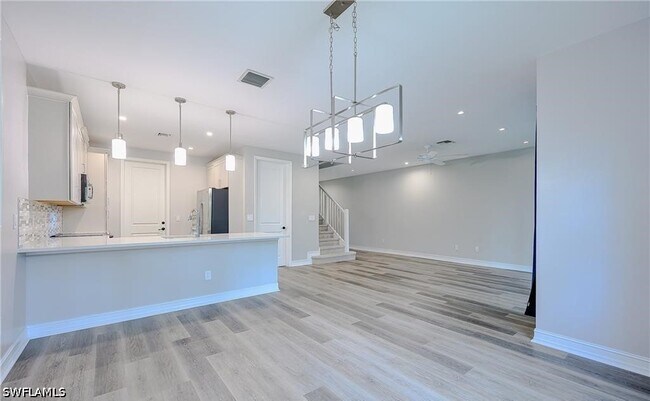 Foto del edificio - 7320 Rockefeller Dr