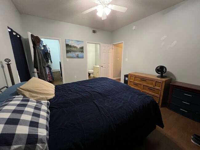 Master bedroom - 1501 Partin Dr N