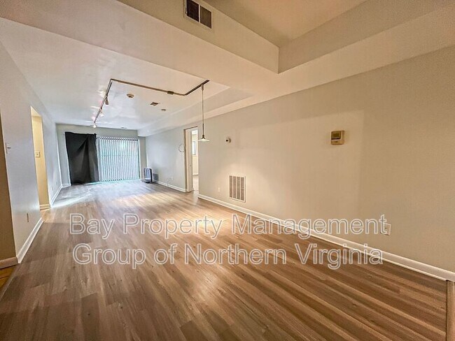 Building Photo - 2702 Dartmouth Rd