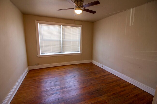 Foto del edificio - 5056 Chippewa St