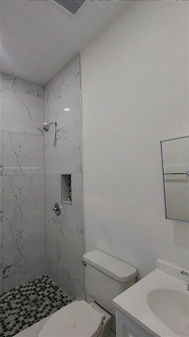 Foto del edificio - 1375 NE 135th St