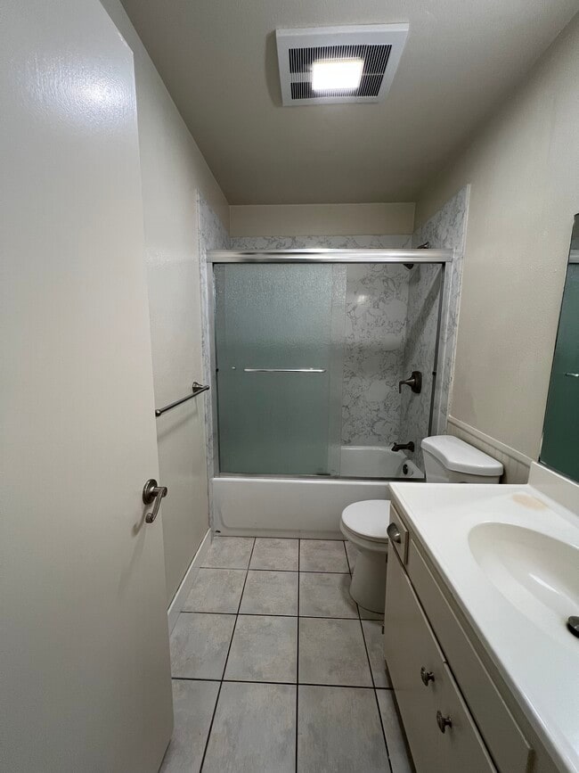 Updated bathroom - 2914 Fisher Ct