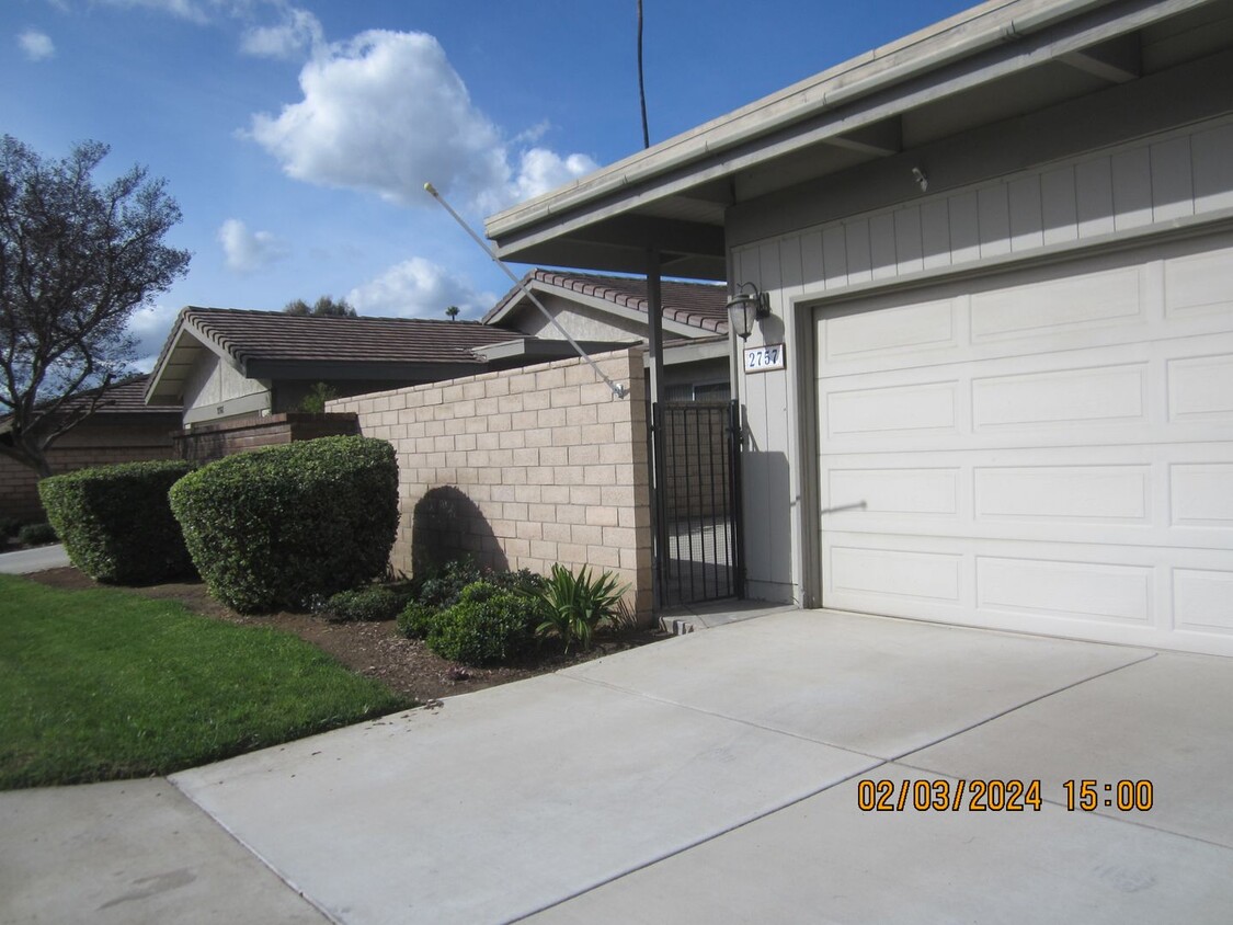 Primary Photo - IMMACULATE TOUCHSTONE TOWNHOME