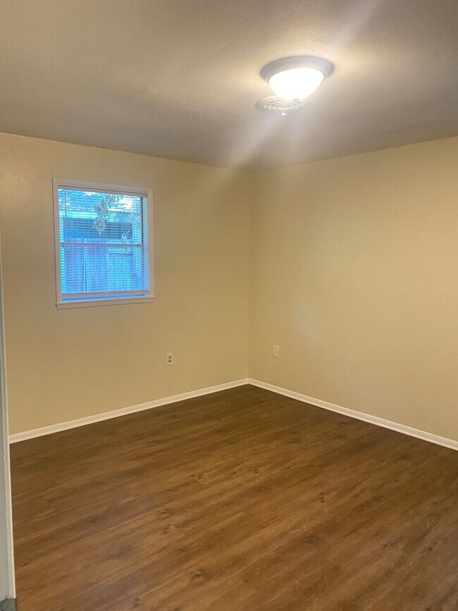 Building Photo - Renovated 3BD 1.5BA House Westdale Terrace...