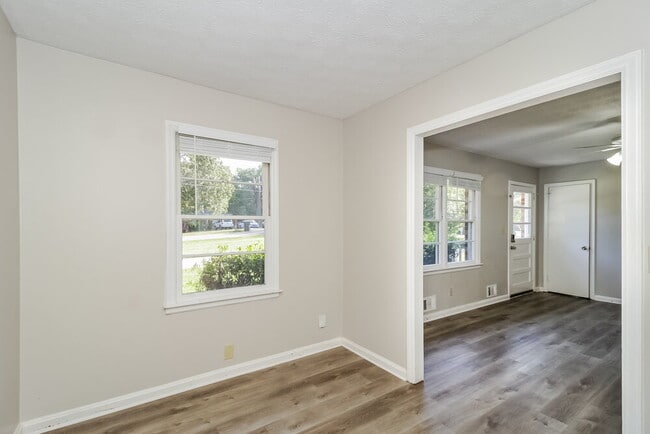 Foto del edificio - 2082 Warren Dr SW