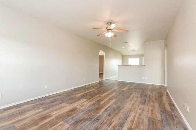 Building Photo - 2110 Bradford Ln
