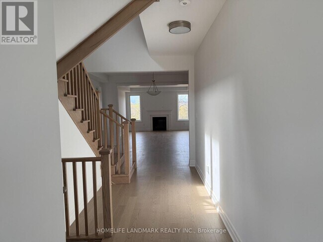 Building Photo - 25 Spring Oak Cres