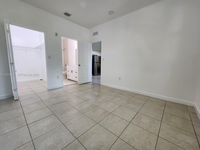 Foto del edificio - 1539 SE 27th St
