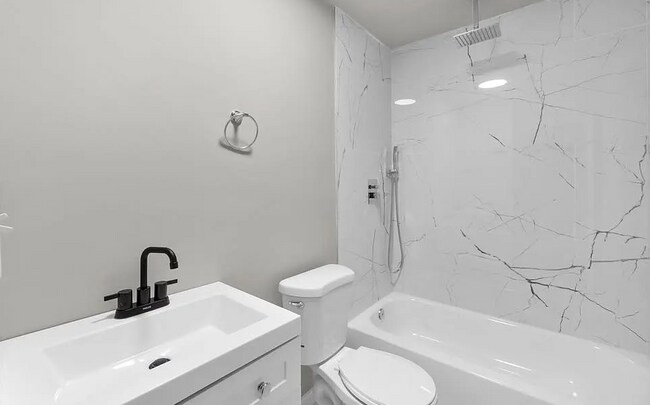 Foto del edificio - 221 Orleans St