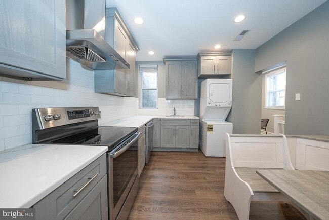 Building Photo - 524 S 3rd St