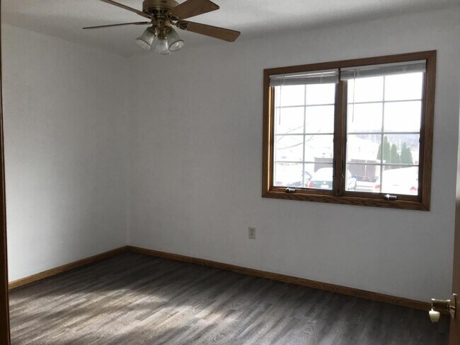 Building Photo - 1710 5th st #4 coralville, iowa 52241