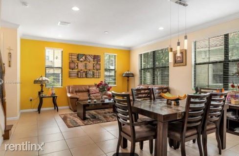 Building Photo - 4 br, 3.5 bath Townhome - 3331 NW 124th Te...