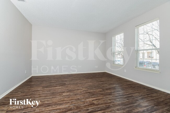 Foto del edificio - 2911 Tangleglen Dr